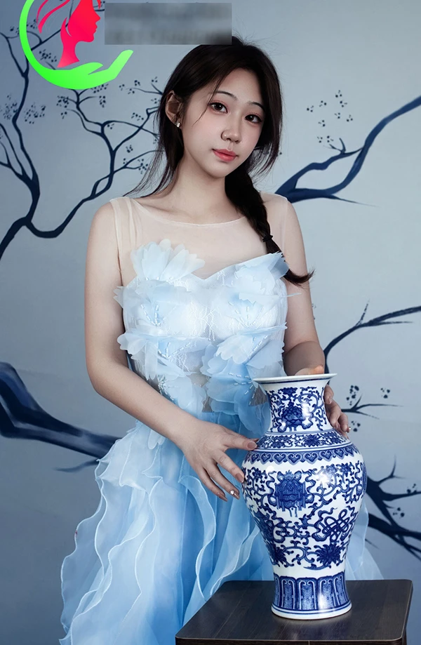 庸懒侧麻花大一学妹青花瓷无圣光人体套图